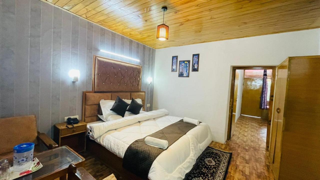 Hotel Hilltop At Mall Road Manali With Open Terrace Exterior foto