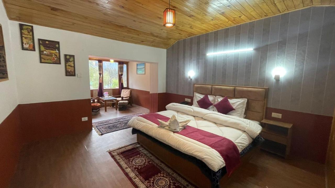 Hotel Hilltop At Mall Road Manali With Open Terrace Exterior foto