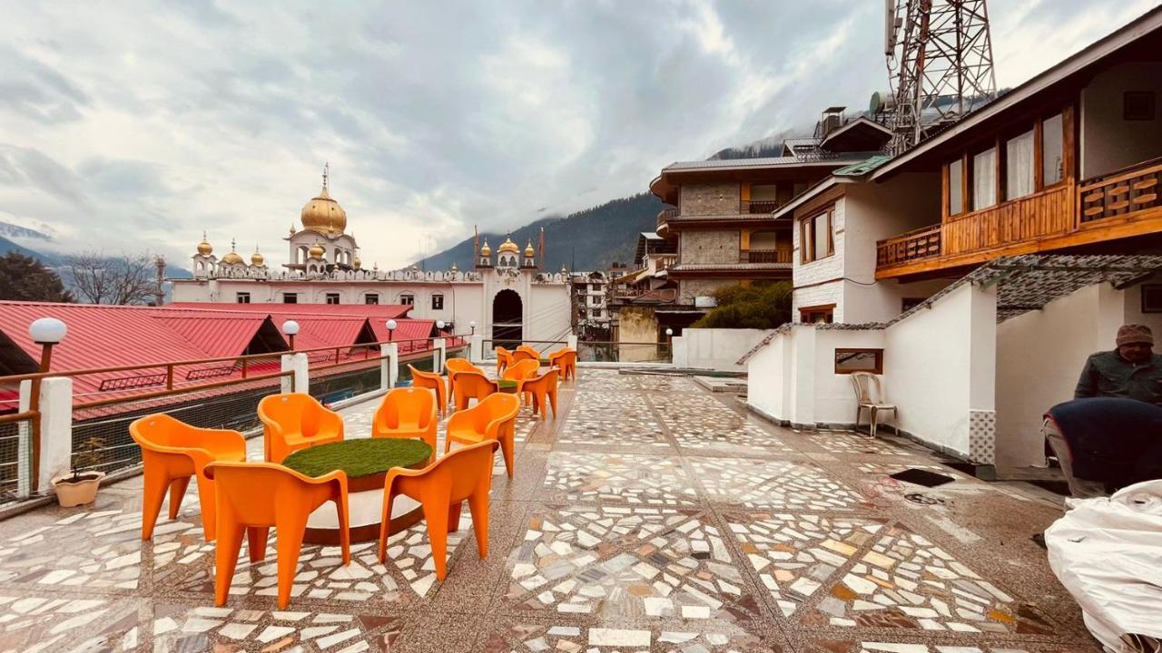 Hotel Hilltop At Mall Road Manali With Open Terrace Exterior foto